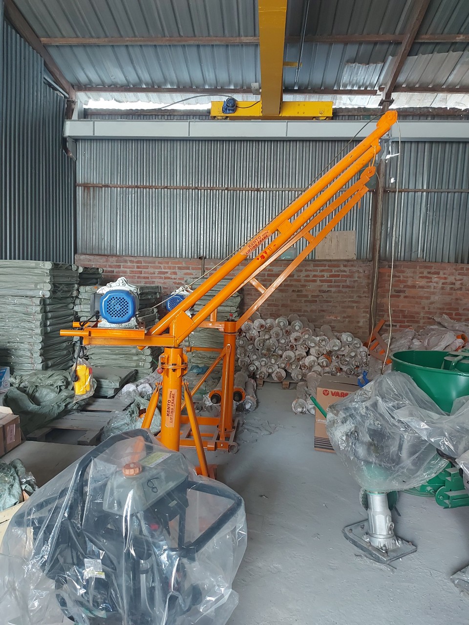 Khung cẩu xoay 360 độ nâng hạ 500kg